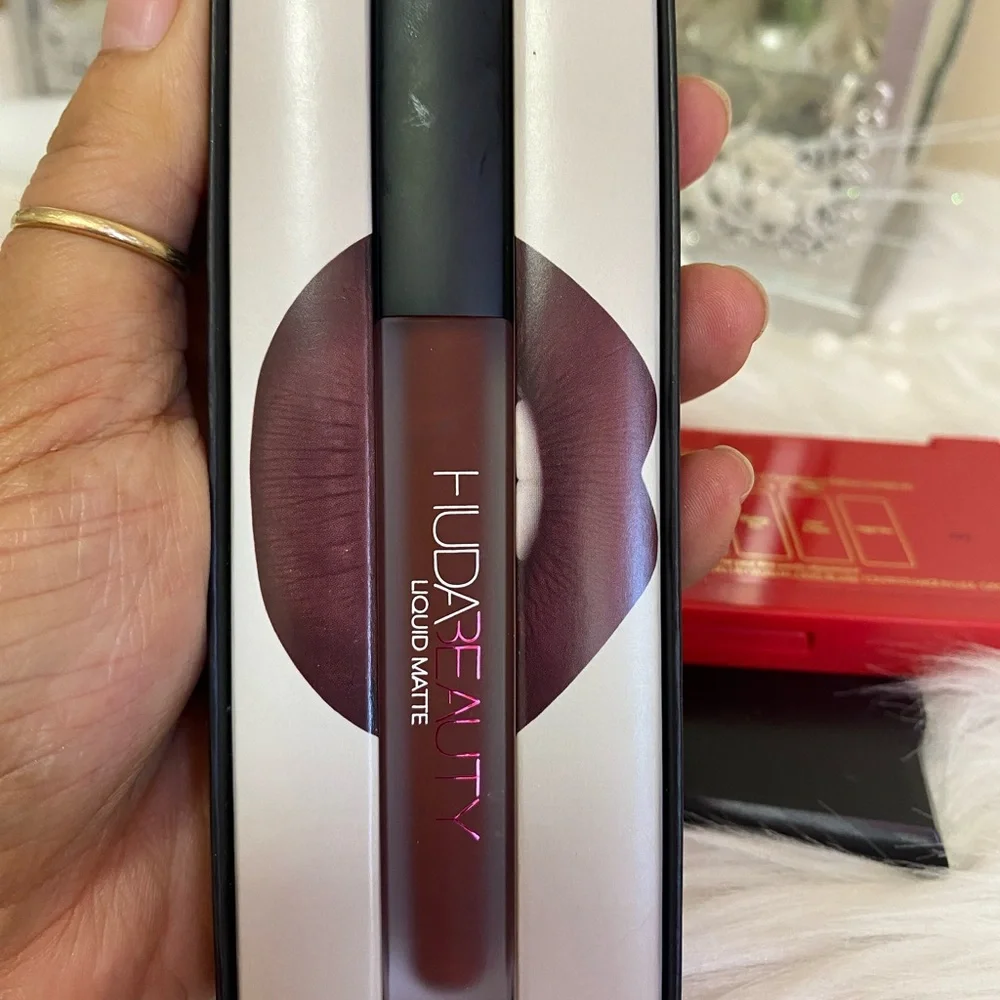 ESTEE LAUDER CELESTIAL GLOW MINI EYESHADOW PALETTE AND JUDA BEAUTY LIPSTICK